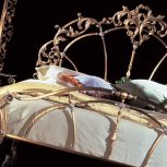 Bronzen bed Trancoso